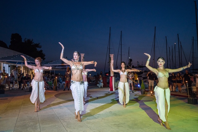 Martinis Marchi Party 2017-belly dancers