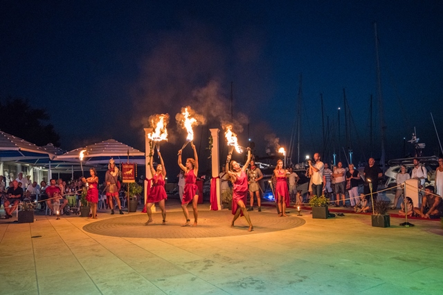 Martinis Marchi Party 2017-fire dancers